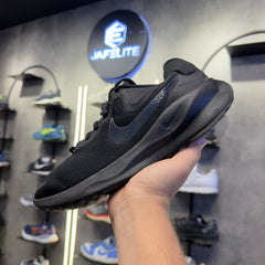 Nike Revolution 7