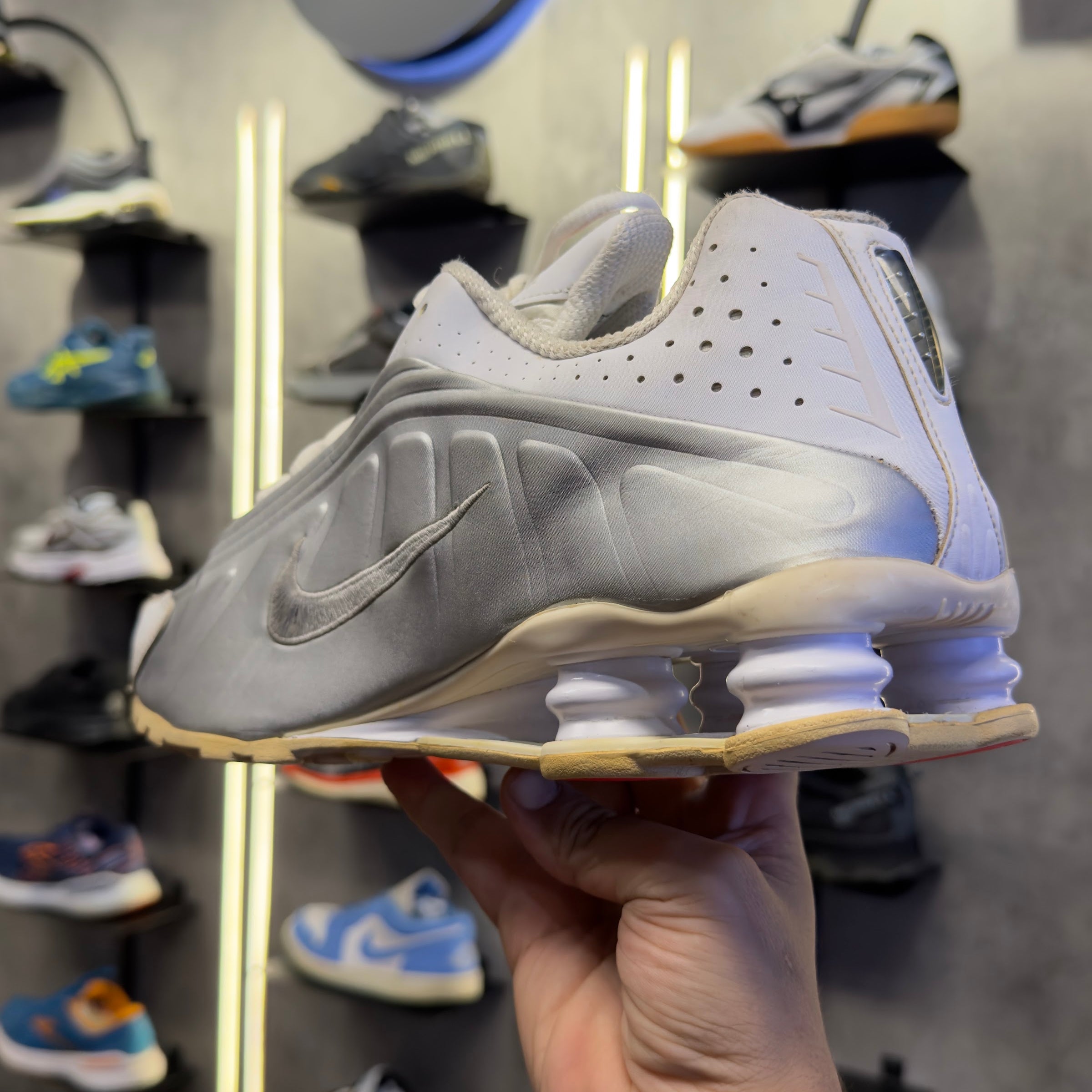 Nike Shox R4
